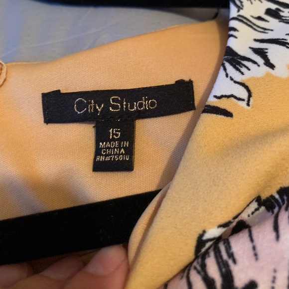 Dress only worn once (fit too big) - Picture 2 of 2